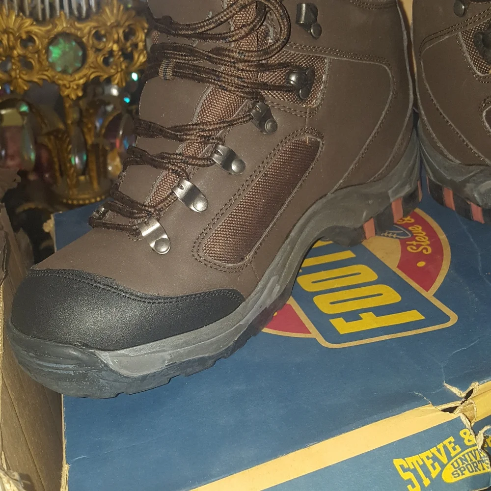 Steve and Barry brown hiking boots. Size 9.5 MENS NEW - Picture 9 of 16